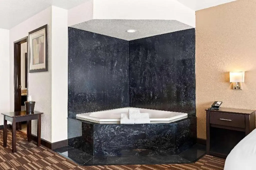 Bed in Best Western Monticello Gateway Inn