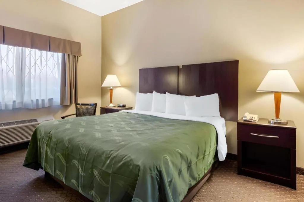 Bed in Quality Inn Smyrna