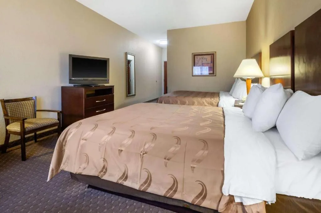 Bed in Quality Inn Smyrna