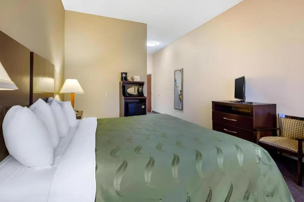 Bed in Quality Inn Smyrna