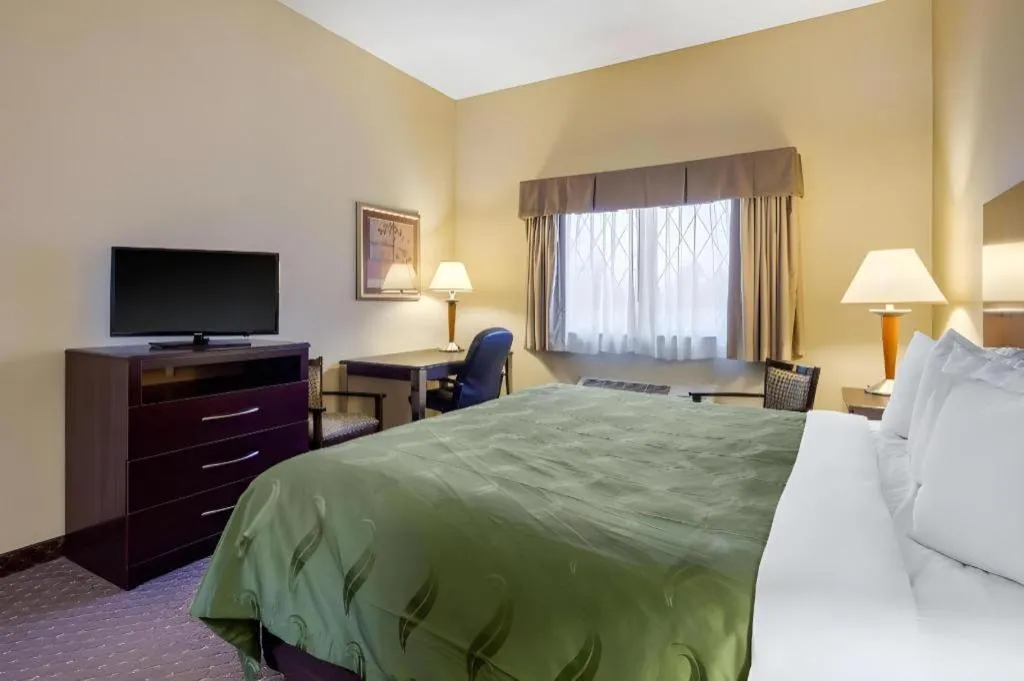 Bed in Quality Inn Smyrna