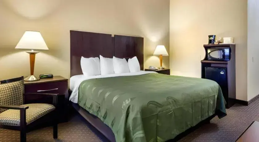 Bed in Quality Inn Bed in Quality Inn