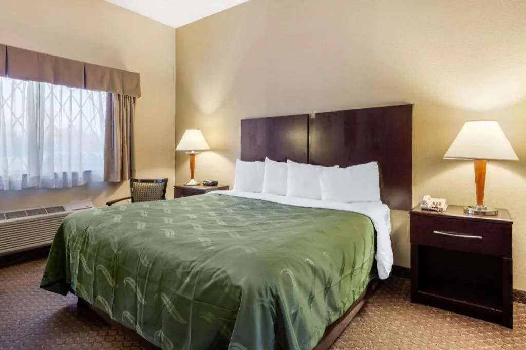 Bed in Quality Inn Smyrna