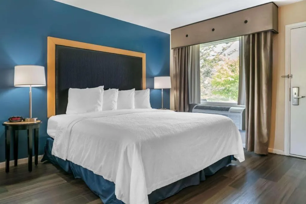 Bed in Best Western River Terrace