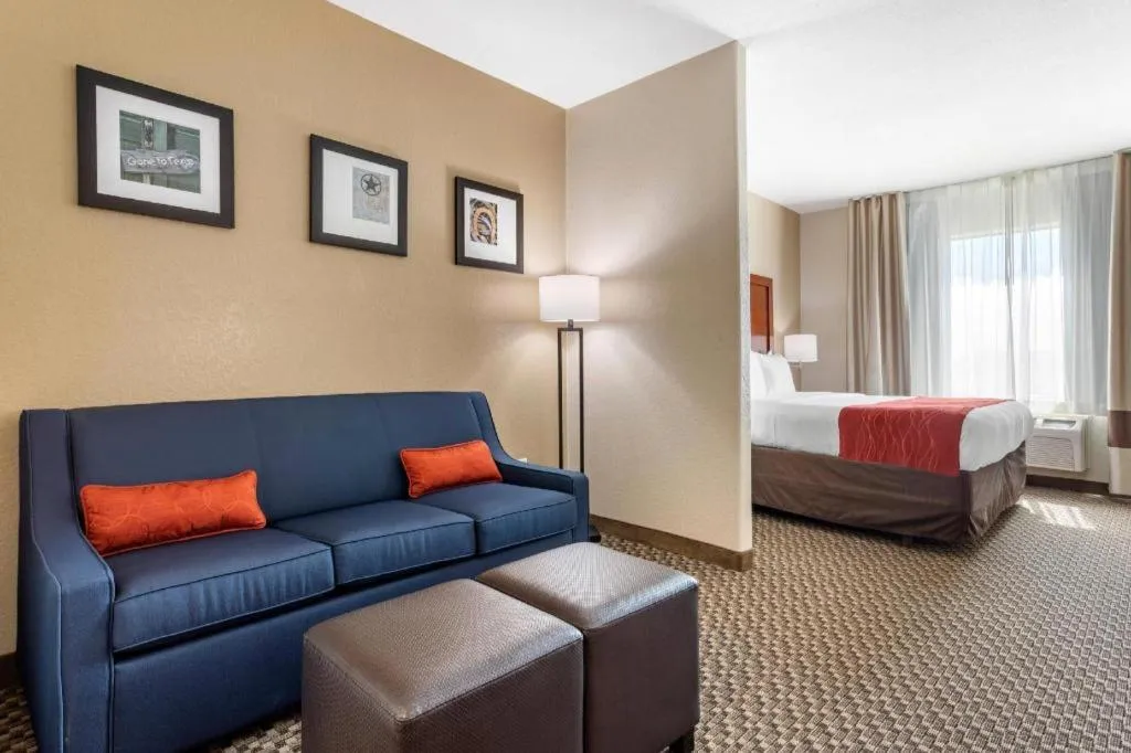 Bed in Comfort Inn & Suites Navasota