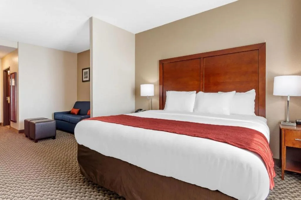 Bed in Comfort Inn & Suites Navasota