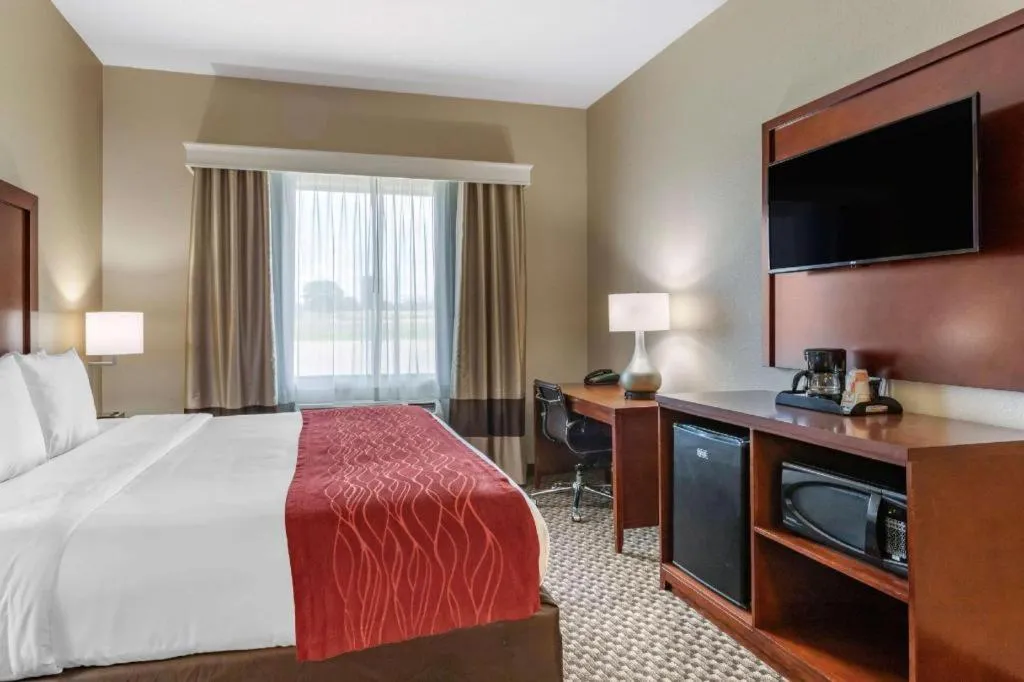 Bed in Comfort Inn & Suites Navasota