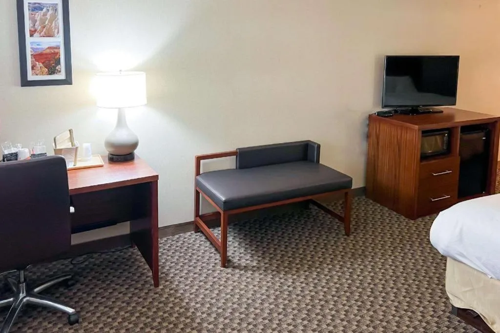 Bed in Comfort Inn and Suites Thatcher