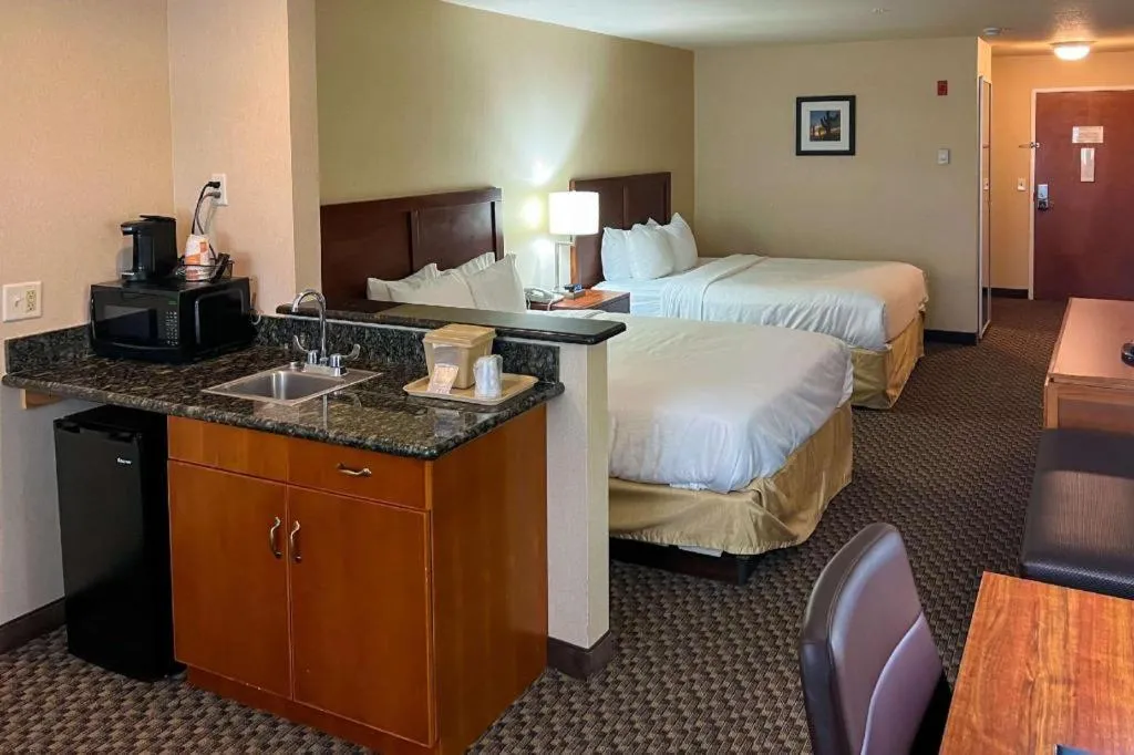 Bed in Comfort Inn and Suites Thatcher