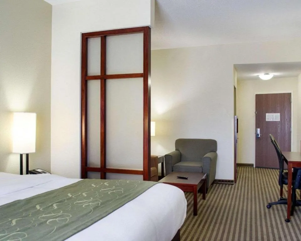 Bed in Comfort Suites Greenwood