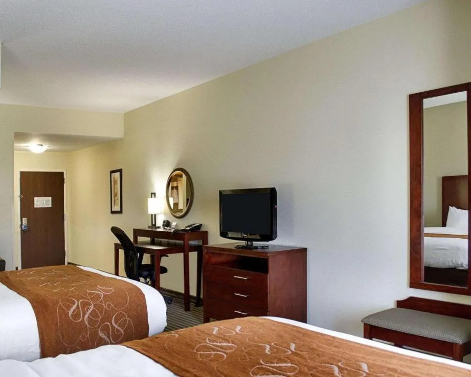 Bed in Comfort Suites Greenwood