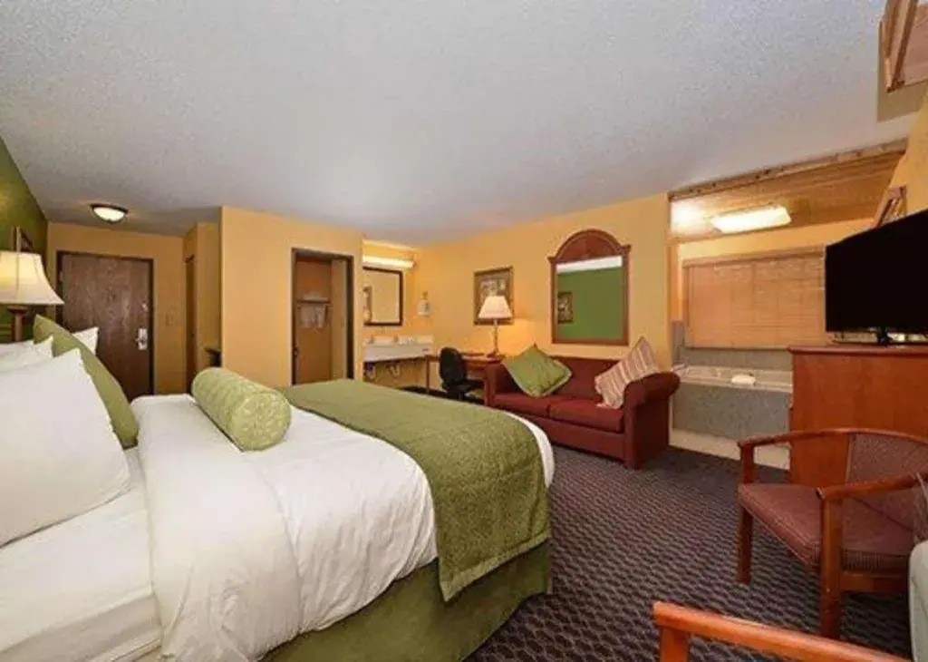 Bed in Quality Inn & Suites Grinnell near University Bed in Quality Inn & Suites Grinnell near University