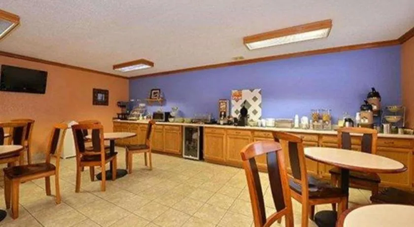 Quality Inn & Suites Grinnell near University