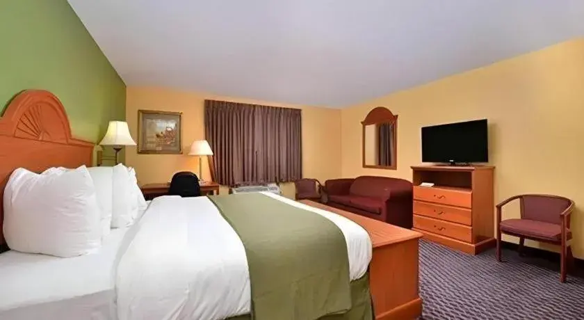 Bed in Quality Inn & Suites Grinnell near University Bed in Quality Inn & Suites Grinnell near University