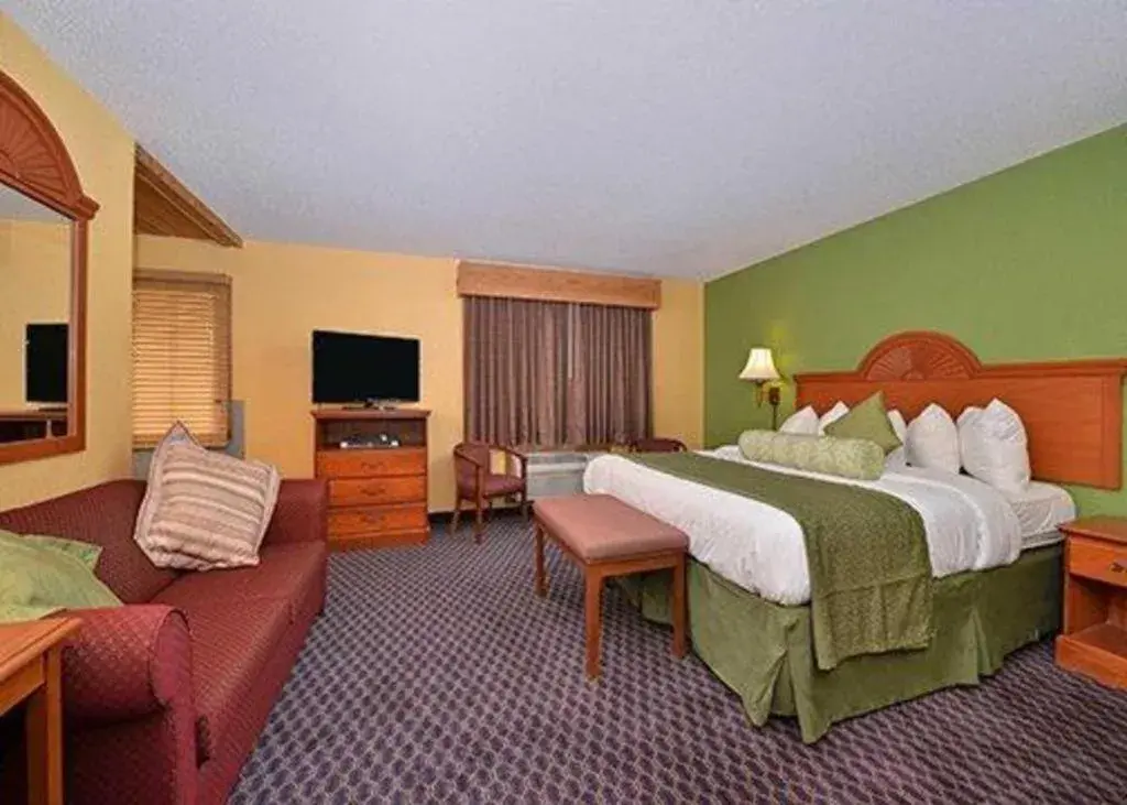 Bed in Quality Inn & Suites Grinnell near University Bed in Quality Inn & Suites Grinnell near University