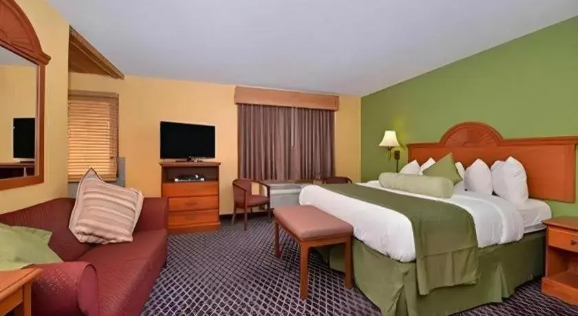 Bed in Quality Inn & Suites Grinnell near University Bed in Quality Inn & Suites Grinnell near University