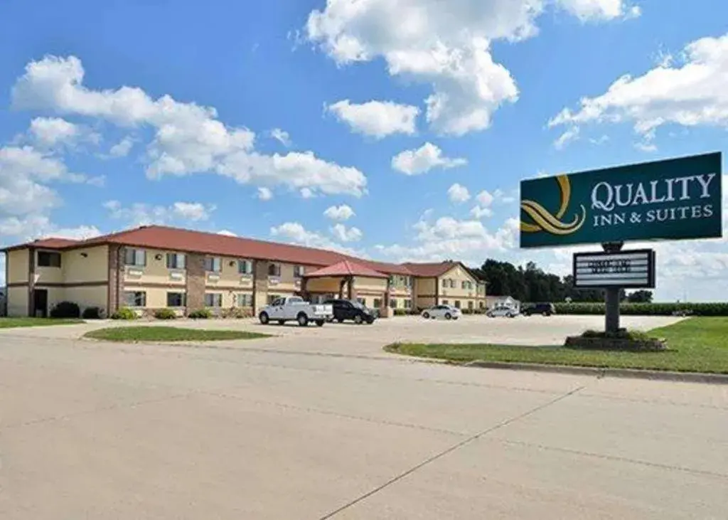 Quality Inn & Suites Grinnell near University Quality Inn & Suites Grinnell near University