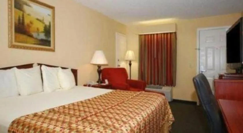 Bed in Quality Inn Arab Hwy 231