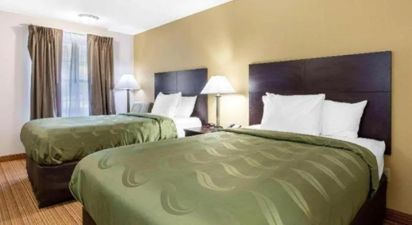 Bed in Quality Inn Arab Hwy 231