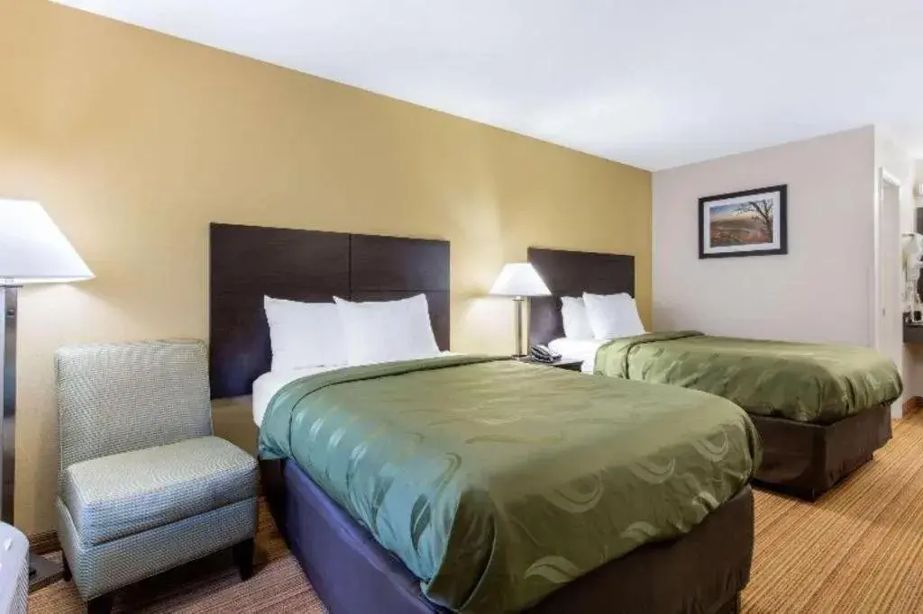 Bed in Quality Inn Arab Hwy 231 Bed in Quality Inn Arab Hwy 231