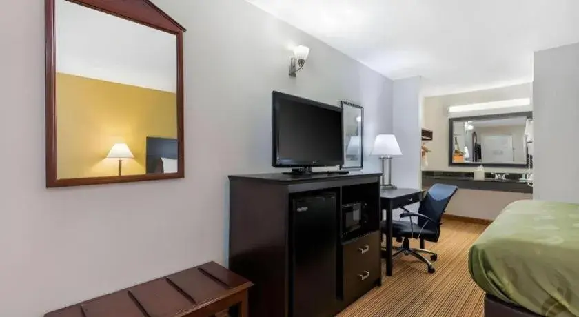 Bed in Quality Inn Arab Hwy 231 Bed in Quality Inn Arab Hwy 231