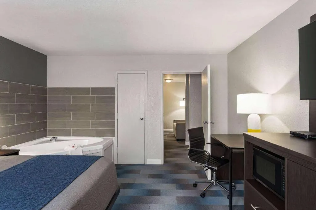 Bed in Days Inn Chillicothe