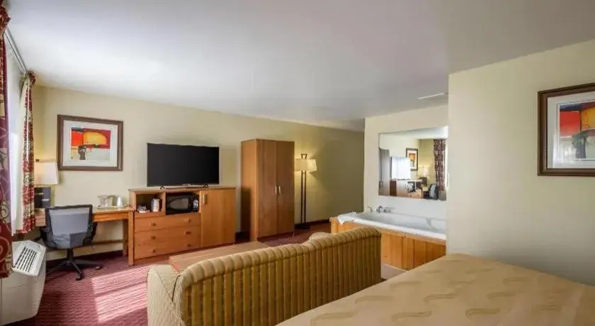 Bed in Quality Inn Bed in Quality Inn