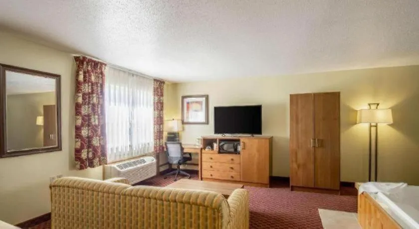 Bed in Quality Inn Mineral Point