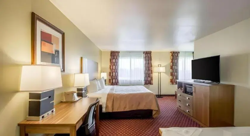 Bed in Quality Inn Bed in Quality Inn