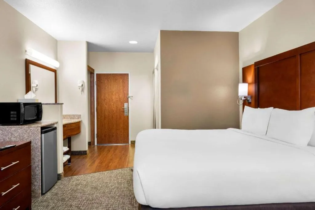 Bed in Comfort Inn & Suites Riverton