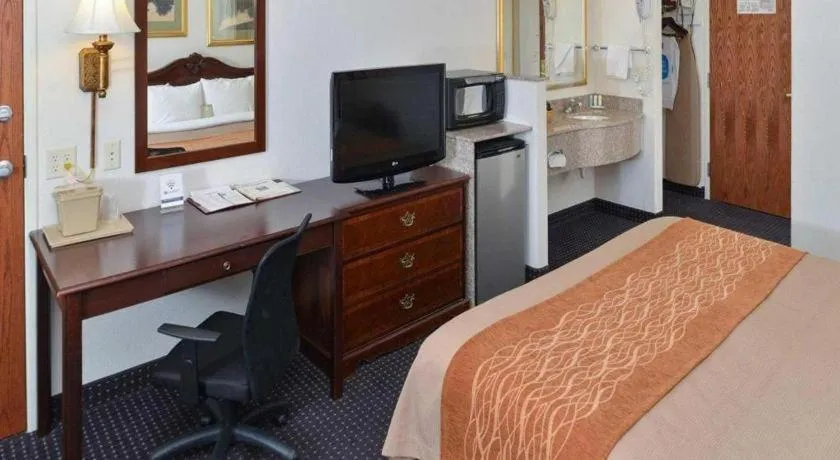 Bed in Comfort Inn & Suites Riverton