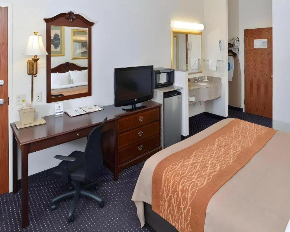 Bed in Comfort Inn & Suites Riverton