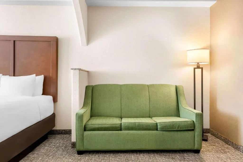 Bed in Comfort Inn & Suites Riverton