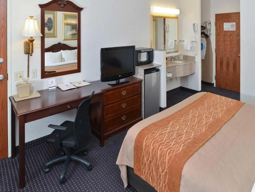 Bed in Comfort Inn & Suites Riverton