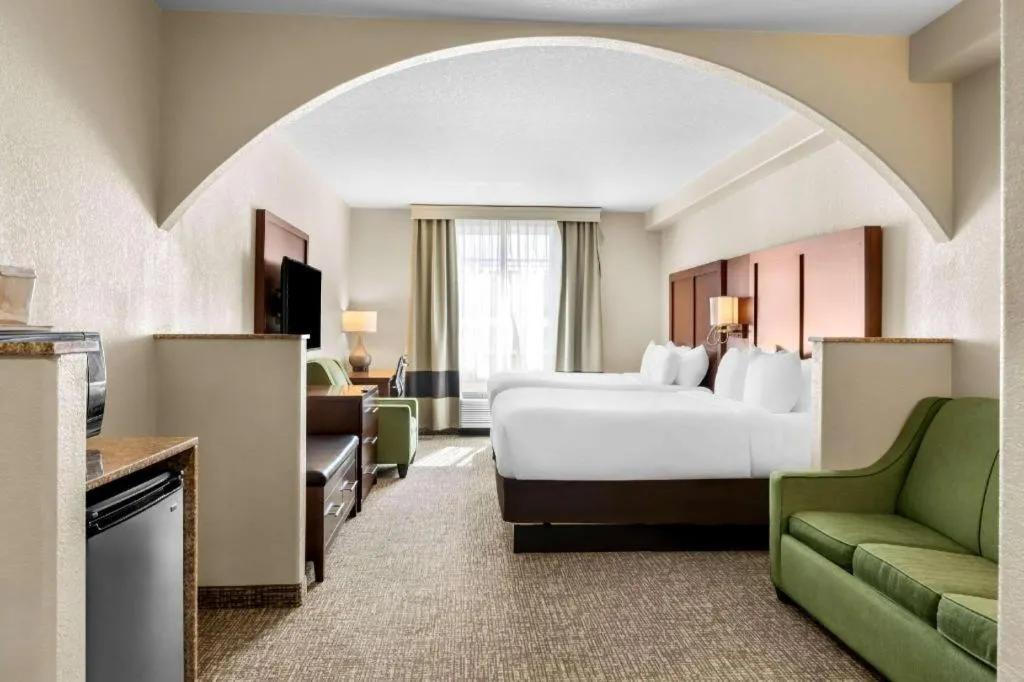 Bed in Comfort Inn & Suites Riverton