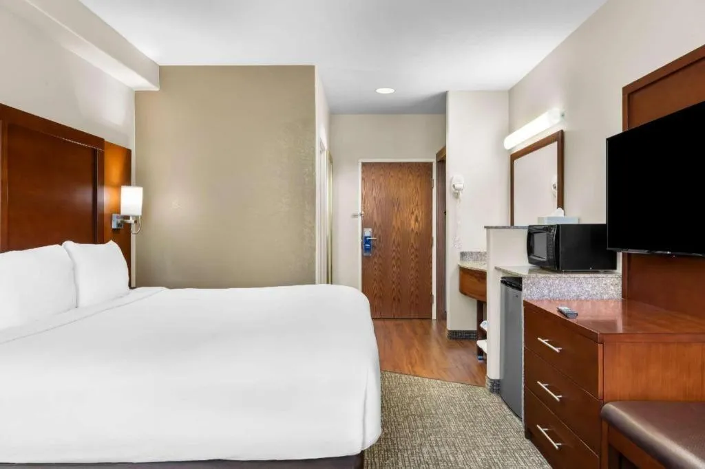 Bed in Comfort Inn & Suites Riverton