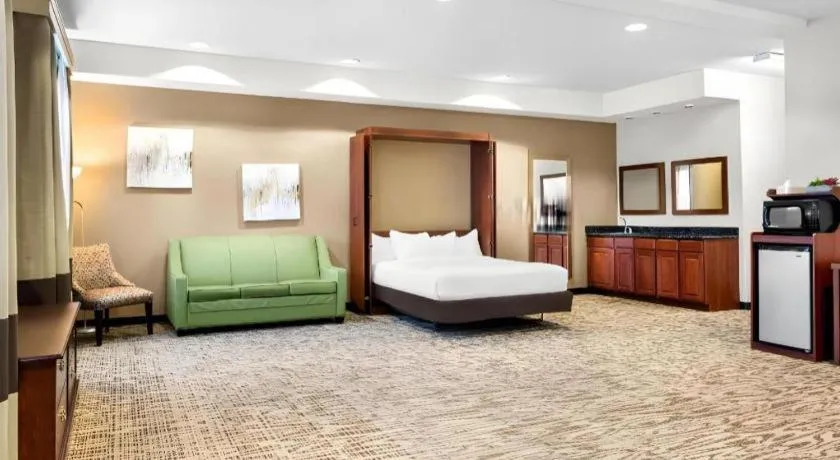 Bed in Comfort Inn & Suites Riverton