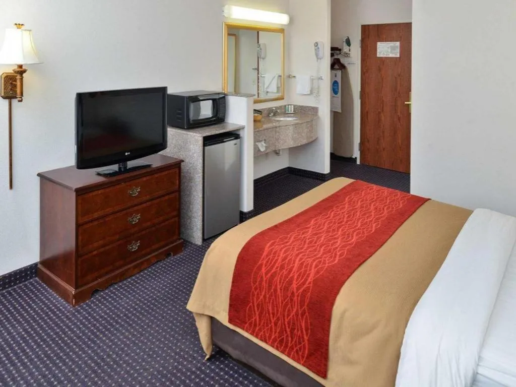 Bed in Comfort Inn & Suites Riverton