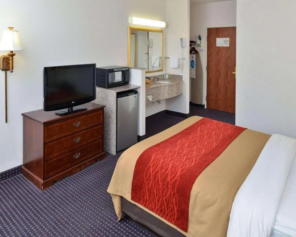 Bed in Comfort Inn & Suites Riverton