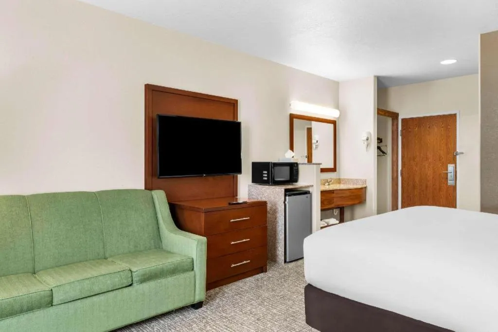 Bed in Comfort Inn & Suites Riverton