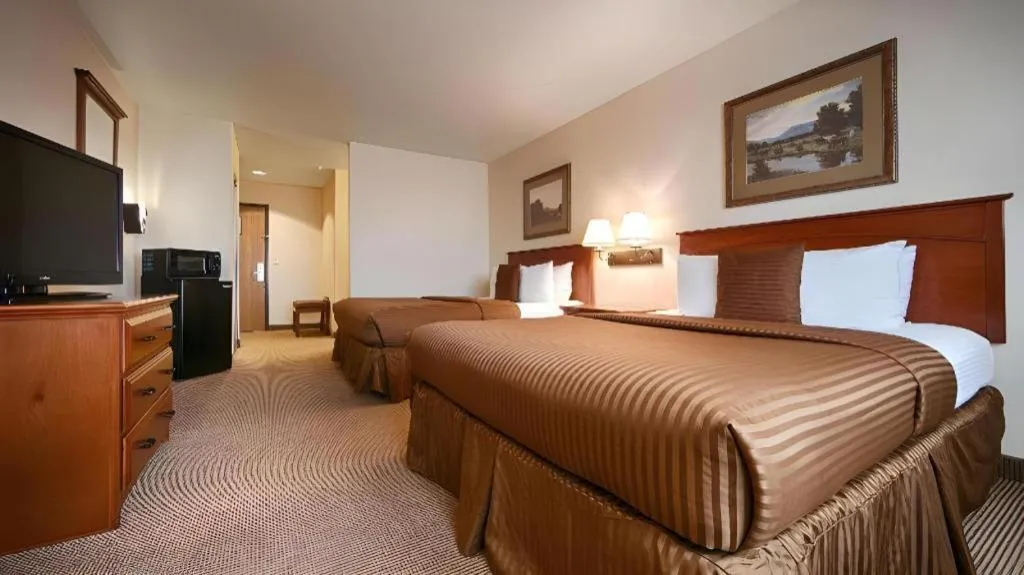 Bed in Best Western Territorial Inn & Suites