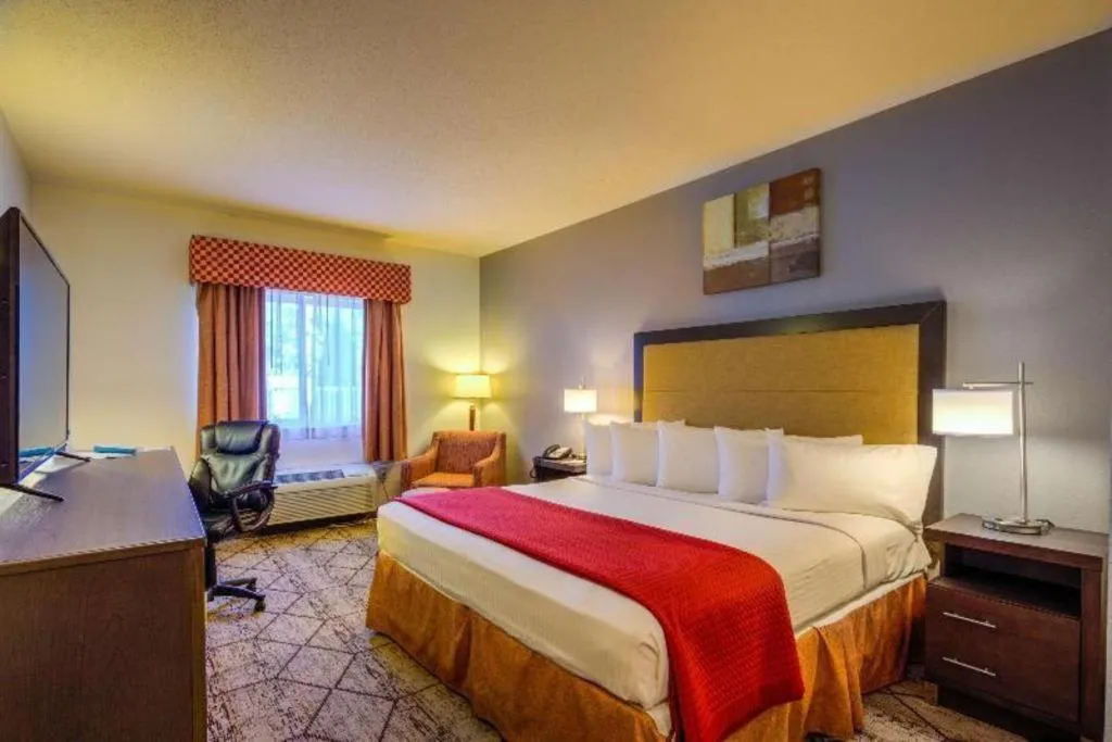 Bed in Best Western Nittany Inn Milroy