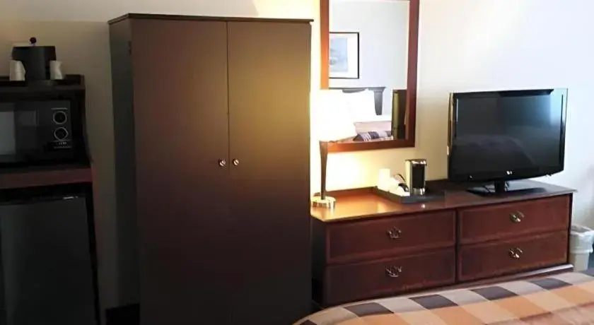 Bed in Best Western Stanton Inn Bed in Best Western Stanton Inn