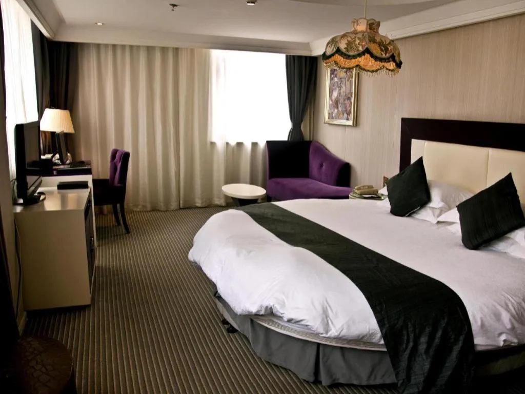 Bed in New Century Manju Hotel Shanghai New International Expo Center