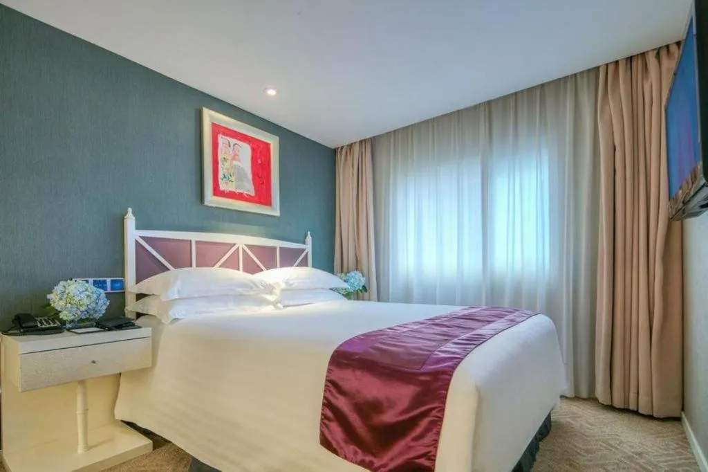 Bed in New Century Manju Hotel Shanghai New International Expo Center