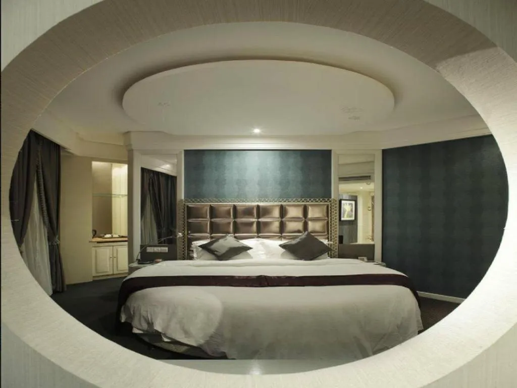 Bed in New Century Manju Hotel Shanghai New International Expo Center