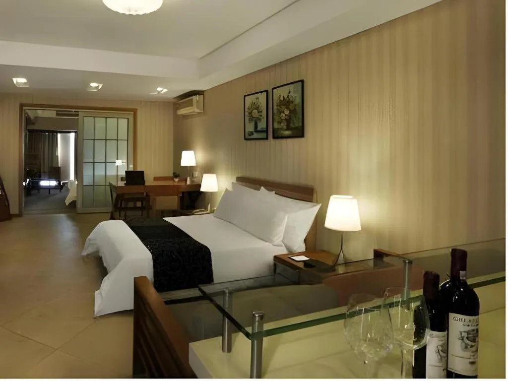 Bed in South China Laguna Hotel