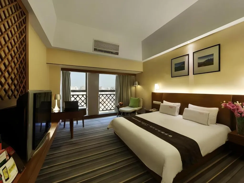 Bed in South China Laguna Hotel