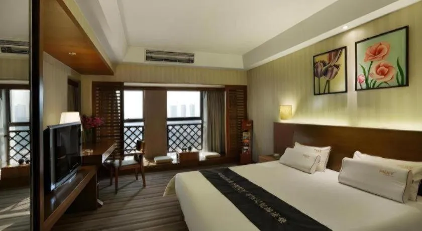 Bed in South China Laguna Hotel