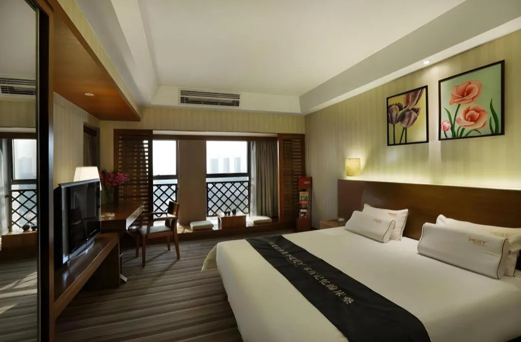 Bed in South China Laguna Hotel